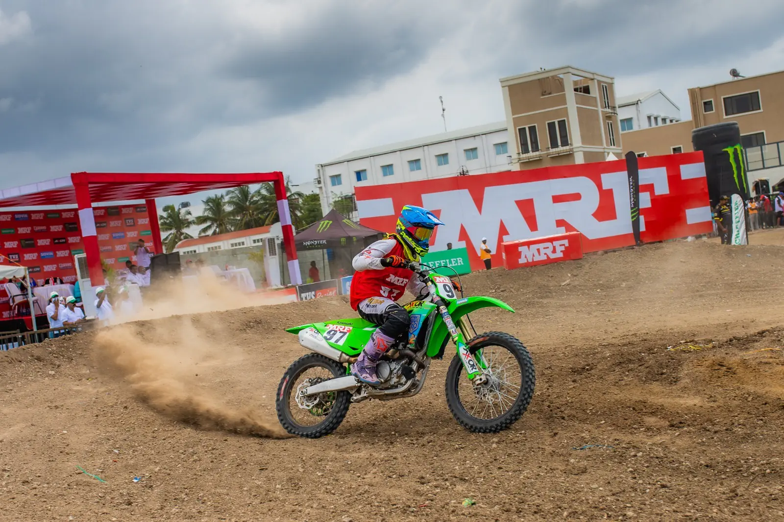 Dirt track